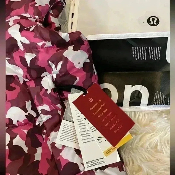 NWT Lululemon Wunder Puff Crop Vest | size 8 Lunar New Year Rabbits - Picture 4 of 6